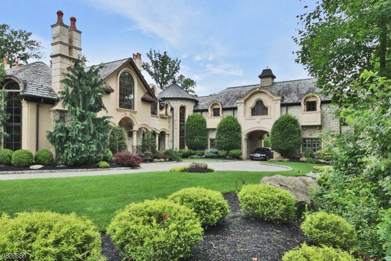 Check Out These Celebrity Pads!