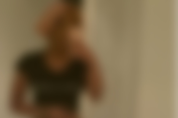 Singer shows off body post-surgery